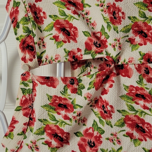 Flowery blouse - Picture 5 of 8